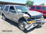 ✅ 2000 Chevrolet Blazer LS • VIN: 1GNDT13W8Y2361644 • Lot: 42757781. Wystawiony na IAAI z przebiegiem 142 824 mil. Bezpłatny archiwum sprzedaży aukcyjnych z USA i szczegółowy raport historii pojazdu na DreamBid. Zdjęcie 1.