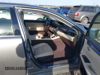 ✅ 2016 Lexus ES 330 • VIN: JTHBK1GG1G2232938 • Lot: 43618097. Wystawiony na IAAI z przebiegiem 146 745 mil. Bezpłatny archiwum sprzedaży aukcyjnych z USA i szczegółowy raport historii pojazdu na DreamBid. Zdjęcie 5.