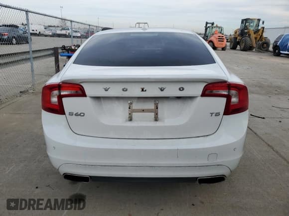 ✅ 2015 Volvo S60 T5 Drive-E Platinum • VIN: YV140MFD7F2301858 • Лот: 44586105. Опубликован ранее на Copart с пробегом 50 575 миль. Бесплатный доступ к архиву аукционных продаж из США и подробный отчёт об истории автомобиля на DreamBid. Изображение 6.