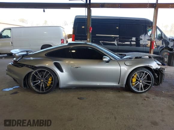 ✅ 2022 Porsche 911 Turbo S • VIN: WP0AD2A95NS255711 • Lot: 41791455. Wystawiony na IAAI z przebiegiem 11 206 mil. Bezpłatny archiwum sprzedaży aukcyjnych z USA i szczegółowy raport historii pojazdu na DreamBid. Zdjęcie 13.
