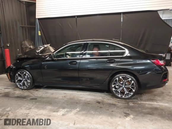 ✅ 2025 BMW 3 Series 330i xDrive • VIN: 3MW89CW08S8F24309 • Lot: 42125993. Wystawiony na IAAI z przebiegiem 457 mil. Bezpłatny archiwum sprzedaży aukcyjnych z USA i szczegółowy raport historii pojazdu na DreamBid. Zdjęcie 15.