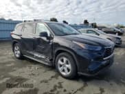 ✅ 2022 Toyota Highlander Hybrid LE • VIN: 5TDZARAH1NS516238 • Lot: 44461855. Wystawiony na Copart z przebiegiem 27 101 mil. Bezpłatny archiwum sprzedaży aukcyjnych z USA i szczegółowy raport historii pojazdu na DreamBid. Zdjęcie 4.