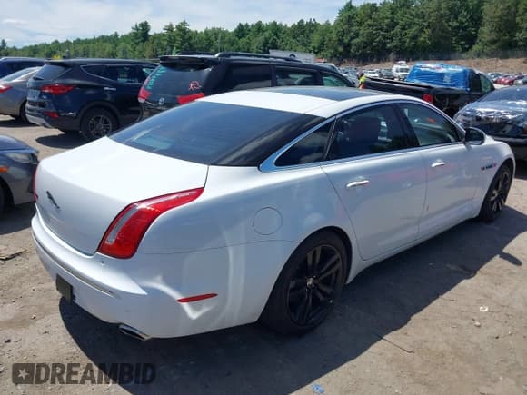 ✅ 2012 Jaguar XJ XJL • VIN: SAJWA2GB1CLV34946 • Lot: 42783203. Wystawiony na IAAI z przebiegiem 100 546 mil. Bezpłatny archiwum sprzedaży aukcyjnych z USA i szczegółowy raport historii pojazdu na DreamBid. Zdjęcie 4.
