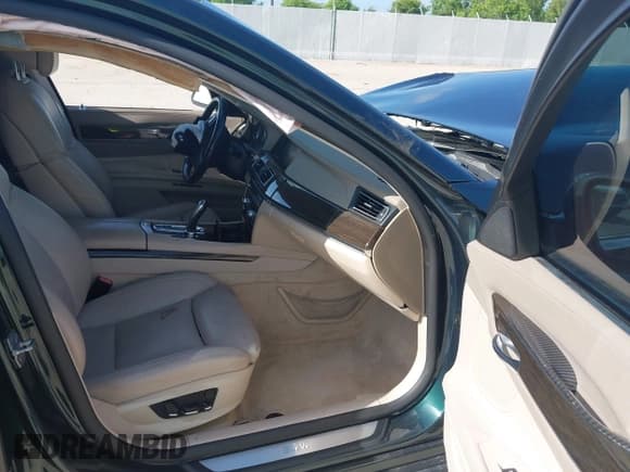 ✅ 2011 BMW 7 Series 750Li • VIN: WBAKB8C56BC852294 • Лот: 42844790. Опубликован ранее на IAAI с пробегом Не указан. Бесплатный доступ к архиву аукционных продаж из США и подробный отчёт об истории автомобиля на DreamBid. Изображение 5.