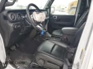 ✅ 2020 Jeep Wrangler Unlimited Sahara Altitude • VIN: 1C4HJXEG2LW342002 • Lot: 87220734. Wystawiony na Copart z przebiegiem 50 747 mil. Bezpłatny archiwum sprzedaży aukcyjnych z USA i szczegółowy raport historii pojazdu na DreamBid. Zdjęcie 7.