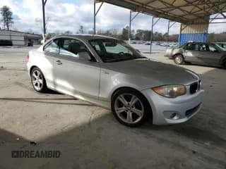 ✅ 2013 BMW 1 Series 128i • VIN: WBAUP7C51DVP24864 • Lot: 86905314. Listed on Copart with 136,975 mi. Free auction sales archive from the USA and detailed vehicle history report at DreamBid. Image 4.