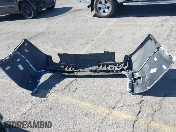 ✅ 2021 Chevrolet Traverse LS • VIN: 1GNERFKW4MJ260666 • Lot: 42884591. Listed on IAAI with 119,163 mi. Free auction sales archive from the USA and detailed vehicle history report at DreamBid. Image 12.