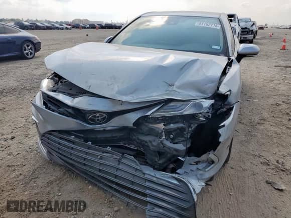 2022 Toyota Camry XLE z VIN 4T1F11AK1NU002509, wystawiony jako Copart lot #81162115 z przebiegiem 87 762 mil mil oraz Szkoda całkowita • Salvage title. Historia ofert i sprzedaży dostępna na DreamBid. Obrazek 5.