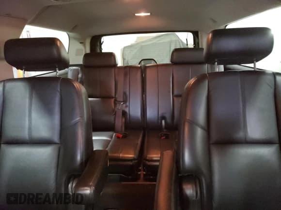 ✅ 2008 Chevrolet Suburban LTZ • VIN: 1GNFK16318J227657 • Lot: 79251374. Wystawiony na Copart z przebiegiem 200 907 mil. Bezpłatny archiwum sprzedaży aukcyjnych z USA i szczegółowy raport historii pojazdu na DreamBid. Zdjęcie 10.