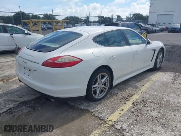✅ 2011 Porsche Panamera • VIN: WP0AA2A70BL019965 • Lot: 42653849. Listed on IAAI with 90,963 mi. Free auction sales archive from the USA and detailed vehicle history report at DreamBid. Image 4.