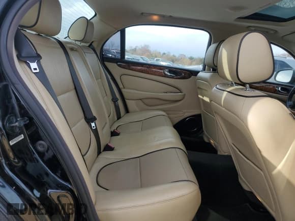 ✅ 2008 Jaguar XJ 8 LWB • VIN: SAJWA79B48SH24833 • Lot: 81923524. Wystawiony na Copart z przebiegiem 141 113 mil. Bezpłatny archiwum sprzedaży aukcyjnych z USA i szczegółowy raport historii pojazdu na DreamBid. Zdjęcie 10.