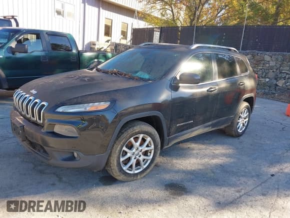 ✅ 2014 Jeep Cherokee Latitude • VIN: 1C4PJMCS3EW152522 • Lot: 43508623. Wystawiony na IAAI z przebiegiem 182 642 mil. Bezpłatny archiwum sprzedaży aukcyjnych z USA i szczegółowy raport historii pojazdu na DreamBid. Zdjęcie 2.