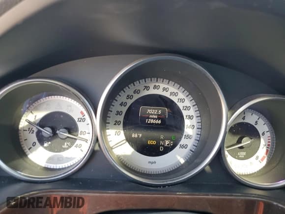 ✅ 2014 Mercedes-Benz E 350 Luxury • VIN: WDDHF8JB2EA983500 • Lot: 86524655. Wystawiony na Copart z przebiegiem 128 666 mil. Bezpłatny archiwum sprzedaży aukcyjnych z USA i szczegółowy raport historii pojazdu na DreamBid. Zdjęcie 9.