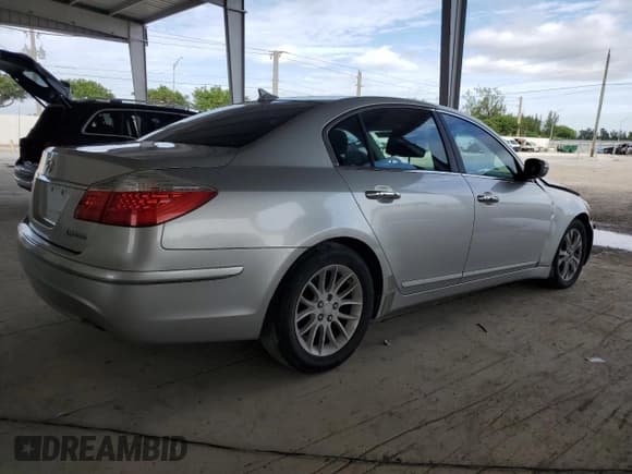 ✅ 2009 Hyundai Genesis • VIN: KMHGC46E39U021698 • Lot: 91401595. Wystawiony na Copart z przebiegiem 177 425 mil. Bezpłatny archiwum sprzedaży aukcyjnych z USA i szczegółowy raport historii pojazdu na DreamBid. Zdjęcie 3.