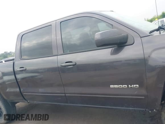 ✅ 2015 Chevrolet Silverado 2500HD LT • VIN: 1GC1KVEG6FF678291 • Lot: 42122390. Wystawiony na IAAI z przebiegiem 247 453 mil. Bezpłatny archiwum sprzedaży aukcyjnych z USA i szczegółowy raport historii pojazdu na DreamBid. Zdjęcie 13.