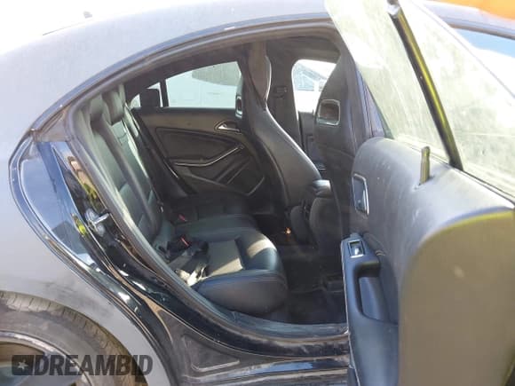 ✅ 2019 Mercedes-Benz CLA 250 • VIN: WDDSJ4EB4KN698650 • Lot: 43721008. Wystawiony na IAAI z przebiegiem 153 661 mil. Bezpłatny archiwum sprzedaży aukcyjnych z USA i szczegółowy raport historii pojazdu na DreamBid. Zdjęcie 8.