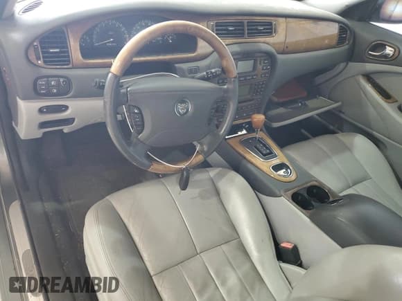 ✅ 2003 Jaguar S-Type • VIN: SAJEA01U93HM88490 • Lot: 55721795. Wystawiony na Copart z przebiegiem 192 773 mil. Bezpłatny archiwum sprzedaży aukcyjnych z USA i szczegółowy raport historii pojazdu na DreamBid. Zdjęcie 8.