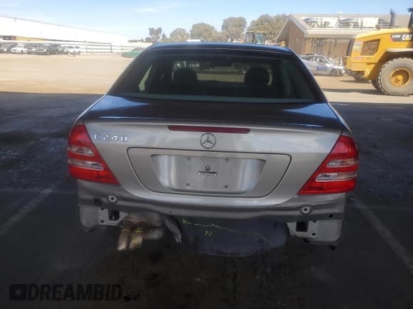 ✅ 2004 Mercedes-Benz C 240 • VIN: WDBRF61J54A558554 • Lot: 71614005. Wystawiony na Copart z przebiegiem 89 667 mil. Bezpłatny archiwum sprzedaży aukcyjnych z USA i szczegółowy raport historii pojazdu na DreamBid. Zdjęcie 6.