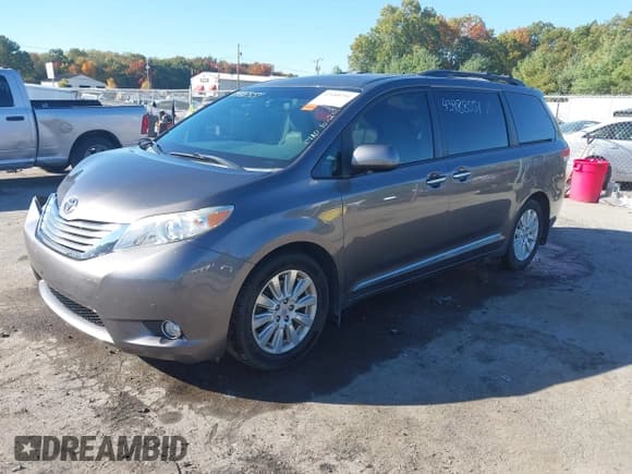 ✅ 2012 Toyota Sienna XLE • VIN: 5TDDK3DC3CS036963 • Lot: 43488551. Wystawiony na IAAI z przebiegiem 180 697 mil. Bezpłatny archiwum sprzedaży aukcyjnych z USA i szczegółowy raport historii pojazdu na DreamBid. Zdjęcie 17.