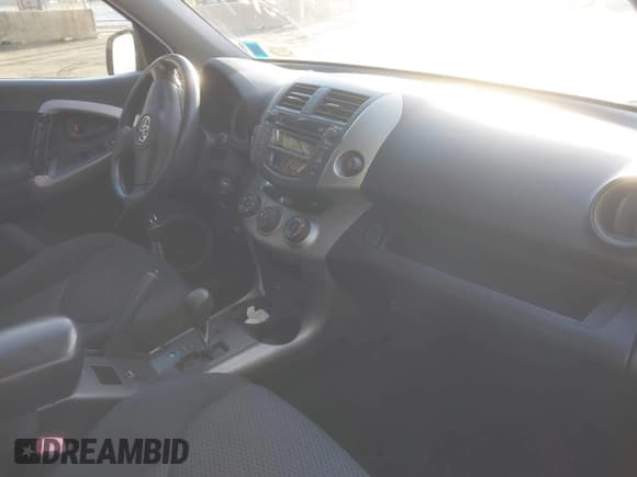 ✅ 2008 Toyota RAV4 Sport • VIN: JTMBK32V585065714 • Lot: 41014206. Listed on IAAI with 200,648 mi. Free auction sales archive from the USA and detailed vehicle history report at DreamBid. Image 5.