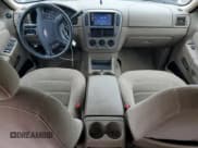 ✅ 2005 Ford Explorer XLT • VIN: 1FMZU73KX5UA34556 • Лот: 82618135. Опубликован ранее на Copart с пробегом 223 080 миль. Бесплатный доступ к архиву аукционных продаж из США и подробный отчёт об истории автомобиля на DreamBid. Изображение 8.