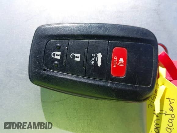 2022 Toyota Camry SE z VIN 4T1T11AK9NU076179, wystawiony jako IAAI lot #42781387 z przebiegiem 64 450 mil mil oraz . Historia ofert i sprzedaży dostępna na DreamBid. Obrazek 11.