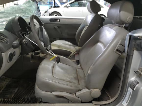 ✅ 2003 Volkswagen Beetle GLS • VIN: 3VWCK21Y43M300680 • Lot: 86691545. Listed on Copart with 158,320 mi. Free auction sales archive from the USA and detailed vehicle history report at DreamBid. Image 7.