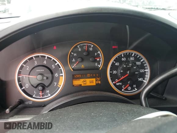 ✅ 2015 Nissan Titan SV • VIN: 1N6AA0EJ9FN506700 • Lot: 60487435. Wystawiony na Copart z przebiegiem 128 911 mil. Bezpłatny archiwum sprzedaży aukcyjnych z USA i szczegółowy raport historii pojazdu na DreamBid. Zdjęcie 9.