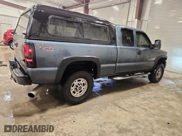 ✅ 2006 GMC Sierra 2500HD Work Truck • VIN: 1GTHK29U36E202986 • Лот: 91885775. Опубликован ранее на Copart с пробегом 208 518 миль. Бесплатный доступ к архиву аукционных продаж из США и подробный отчёт об истории автомобиля на DreamBid. Изображение 3.