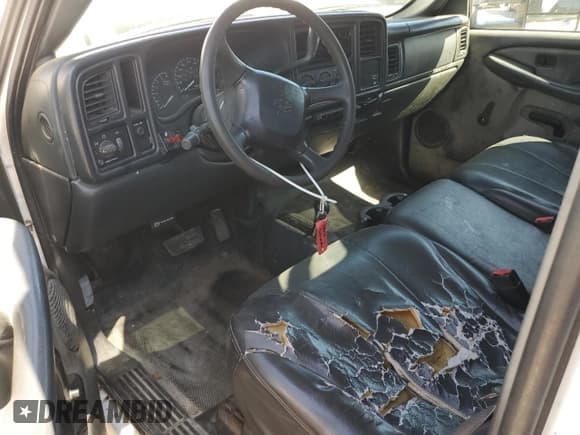 ✅ 2001 Chevrolet Silverado 2500HD LS • VIN: 1GCHK29U61E316862 • Lot: 57590155. Wystawiony na Copart z przebiegiem Nie podano. Bezpłatny archiwum sprzedaży aukcyjnych z USA i szczegółowy raport historii pojazdu na DreamBid. Zdjęcie 8.