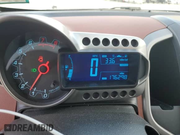 2012 Chevrolet Sonic LT z VIN 1G1JD6SB6C4178155, wystawiony jako Copart lot #68938734 z przebiegiem 176 298 mil mil oraz Szkoda całkowita • Salvage title. Historia ofert i sprzedaży dostępna na DreamBid. Obrazek 9.