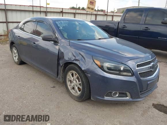 2014 Chevrolet Malibu LS z VIN 1G11A5SL2EF195070, wystawiony jako IAAI lot #43011998 z przebiegiem 169 928 mil mil oraz . Historia ofert i sprzedaży dostępna na DreamBid. Obrazek 1.