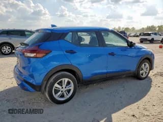 ✅ 2025 Nissan Kicks Play S • VIN: 3N1CP5BV4SL478560 • Lot: 85493845. Wystawiony na Copart z przebiegiem 5 317 mil. Bezpłatny archiwum sprzedaży aukcyjnych z USA i szczegółowy raport historii pojazdu na DreamBid. Zdjęcie 3.