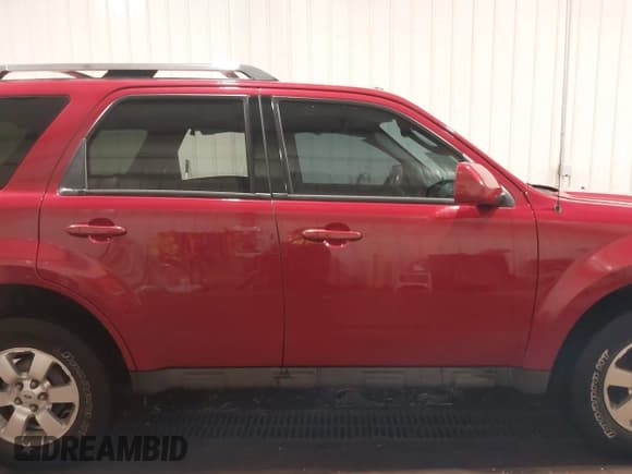 ✅ 2011 Ford Escape Limited • VIN: 1FMCU9EG6BKA22096 • Lot: 43634588. Wystawiony na IAAI z przebiegiem 129 157 mil. Bezpłatny archiwum sprzedaży aukcyjnych z USA i szczegółowy raport historii pojazdu na DreamBid. Zdjęcie 14.