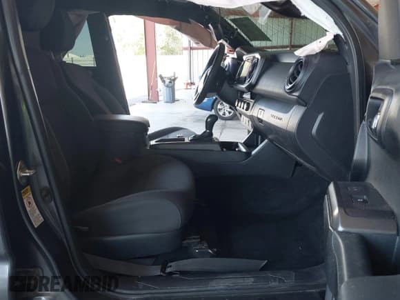 ✅ 2017 Toyota Tacoma SR5 • VIN: 3TMCZ5AN9HM062936 • Lot: 42236311. Listed on IAAI with 60,479 mi. Free auction sales archive from the USA and detailed vehicle history report at DreamBid. Image 5.