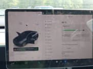 ✅ 2024 Tesla Model Y Long Range • VIN: 7SAYGAEE8RF021835 • Lot: 43228941. Wystawiony na IAAI z przebiegiem 23 959 mil. Bezpłatny archiwum sprzedaży aukcyjnych z USA i szczegółowy raport historii pojazdu na DreamBid. Zdjęcie 7.