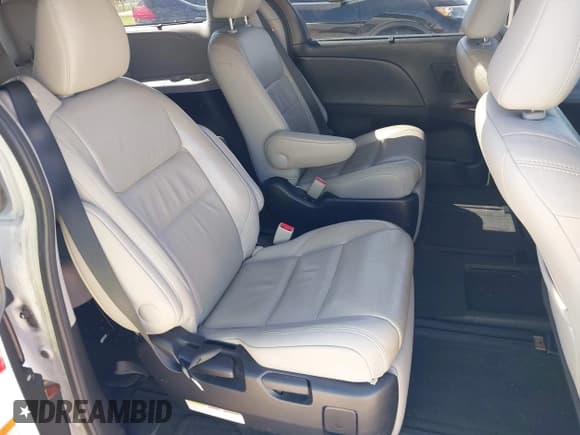 ✅ 2015 Toyota Sienna XLE • VIN: 5TDYK3DC8FS666113 • Lot: 41999037. Listed on IAAI with 179,566 mi. Free auction sales archive from the USA and detailed vehicle history report at DreamBid. Image 8.