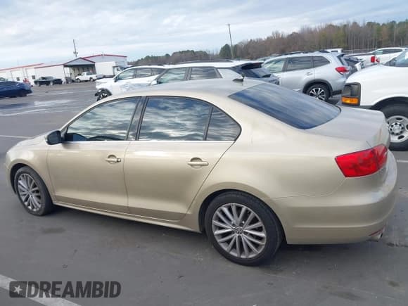 ✅ 2012 Volkswagen Jetta SEL • VIN: 3VWLP7AJ4CM300227 • Lot: 43781524. Listed on IAAI with 180,937 mi. Free auction sales archive from the USA and detailed vehicle history report at DreamBid. Image 14.
