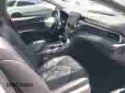 2022 Toyota Camry SE z VIN 4T1T11AK9NU047717, wystawiony jako IAAI lot #42316618 z przebiegiem 86 410 mil mil oraz . Historia ofert i sprzedaży dostępna na DreamBid. Obrazek 5.