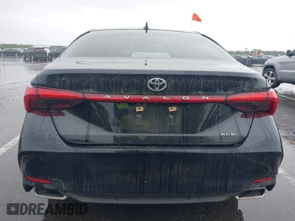 ✅ 2021 Toyota Avalon XLE • VIN: 4T1AZ1FB8MU059364 • Lot: 42368655. Listed on IAAI with 60,702 mi. Free auction sales archive from the USA and detailed vehicle history report at DreamBid. Image 16.