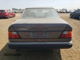 ✅ 1993 Mercedes-Benz 400 E • VIN: WDBEA34E7PB924913 • Лот: 68579884. Опубликован ранее на Copart с пробегом 89 399 миль. Бесплатный доступ к архиву аукционных продаж из США и подробный отчёт об истории автомобиля на DreamBid. Изображение 6.