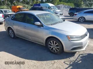 ✅ 2011 Volkswagen Jetta SE • VIN: 3VWDX7AJXBM346552 • Lot: 43115444. Wystawiony na IAAI z przebiegiem 130 576 mil. Bezpłatny archiwum sprzedaży aukcyjnych z USA i szczegółowy raport historii pojazdu na DreamBid. Zdjęcie 1.