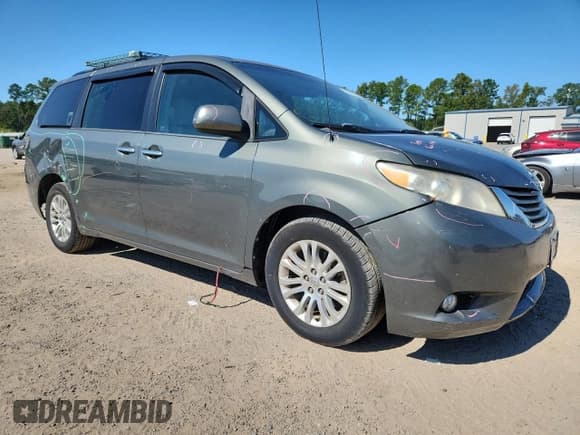 ✅ 2013 Toyota Sienna XLE AAS • VIN: 5TDYK3DC2DS378472 • Lot: 71878925. Wystawiony na Copart z przebiegiem 120 857 mil. Bezpłatny archiwum sprzedaży aukcyjnych z USA i szczegółowy raport historii pojazdu na DreamBid. Zdjęcie 4.