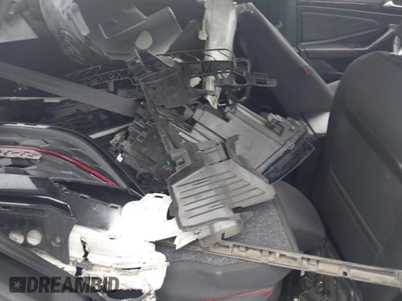 ✅ 2024 Volkswagen Jetta 40th Anniversary Edition • VIN: 3VW9T7BU5RM016273 • Лот: 42588682. Опубликован ранее на IAAI с пробегом 32 787 миль. Бесплатный доступ к архиву аукционных продаж из США и подробный отчёт об истории автомобиля на DreamBid. Изображение 8.