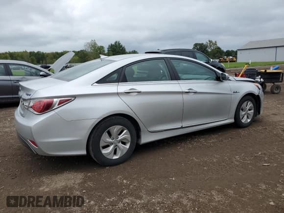 ✅ 2014 Hyundai Sonata • VIN: KMHEC4A40EA117032 • Lot: 73706024. Listed on Copart with 90,991 mi. Free auction sales archive from the USA and detailed vehicle history report at DreamBid. Image 3.