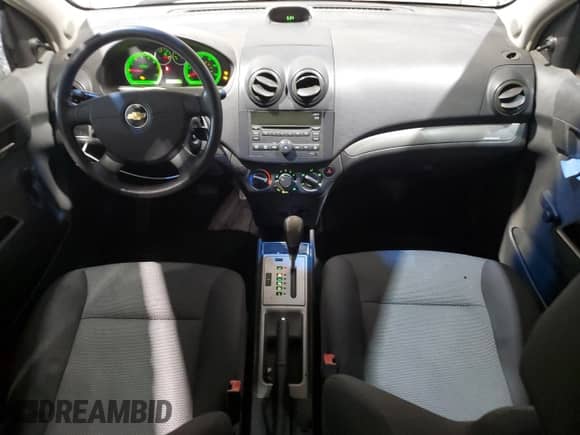 2009 Chevrolet Aveo 1LT z VIN KL1TD56E99B389201, wystawiony jako Copart lot #42590725 z przebiegiem 82 382 mil mil oraz Czysty tytuł • Clean title. Historia ofert i sprzedaży dostępna na DreamBid. Obrazek 8.