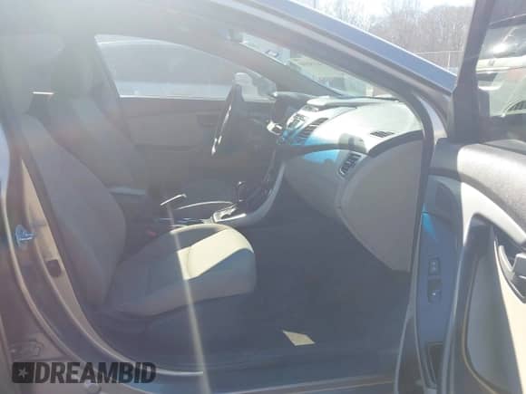 2014 Hyundai Elantra SE z VIN 5NPDH4AE7EH526826, wystawiony jako IAAI lot #41350550 z przebiegiem 204 141 mil mil oraz . Historia ofert i sprzedaży dostępna na DreamBid. Obrazek 5.