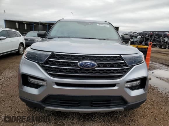 ✅ 2023 Ford Explorer XLT • VIN: 1FMSK7DH2PGA58622 • Lot: 83864575. Wystawiony na Copart z przebiegiem 53 958 mil. Bezpłatny archiwum sprzedaży aukcyjnych z USA i szczegółowy raport historii pojazdu na DreamBid. Zdjęcie 5.