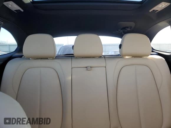 ✅ 2018 BMW X1 sDrive28i • VIN: WBXHU7C31J5H39684 • Лот: 91408235. Опубликован ранее на Copart с пробегом 57 779 миль. Бесплатный доступ к архиву аукционных продаж из США и подробный отчёт об истории автомобиля на DreamBid. Изображение 10.