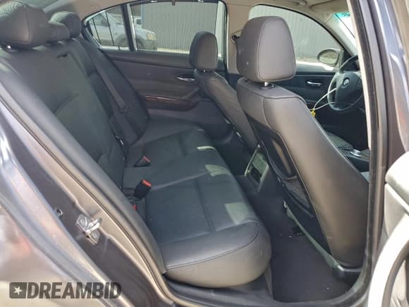 ✅ 2006 BMW 3 Series 330i • VIN: WBAVB33556KS34122 • Лот: 92280845. Опубликован ранее на Copart с пробегом 169 753 миль. Бесплатный доступ к архиву аукционных продаж из США и подробный отчёт об истории автомобиля на DreamBid. Изображение 10.